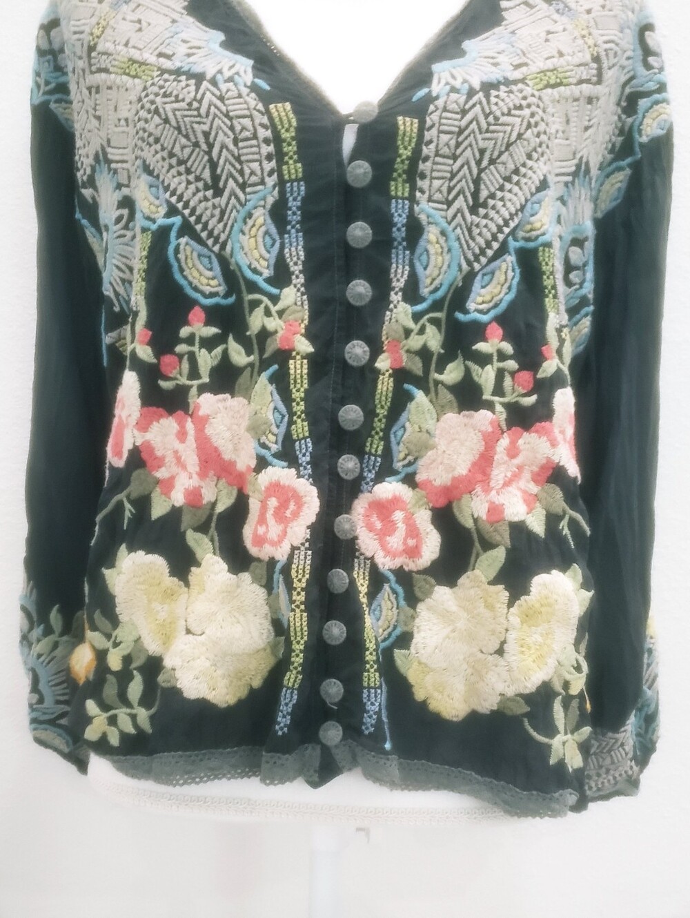 Johnny Was Gray Floral Embroidered Boho Blouse Size Medium - Picture 2 of 7